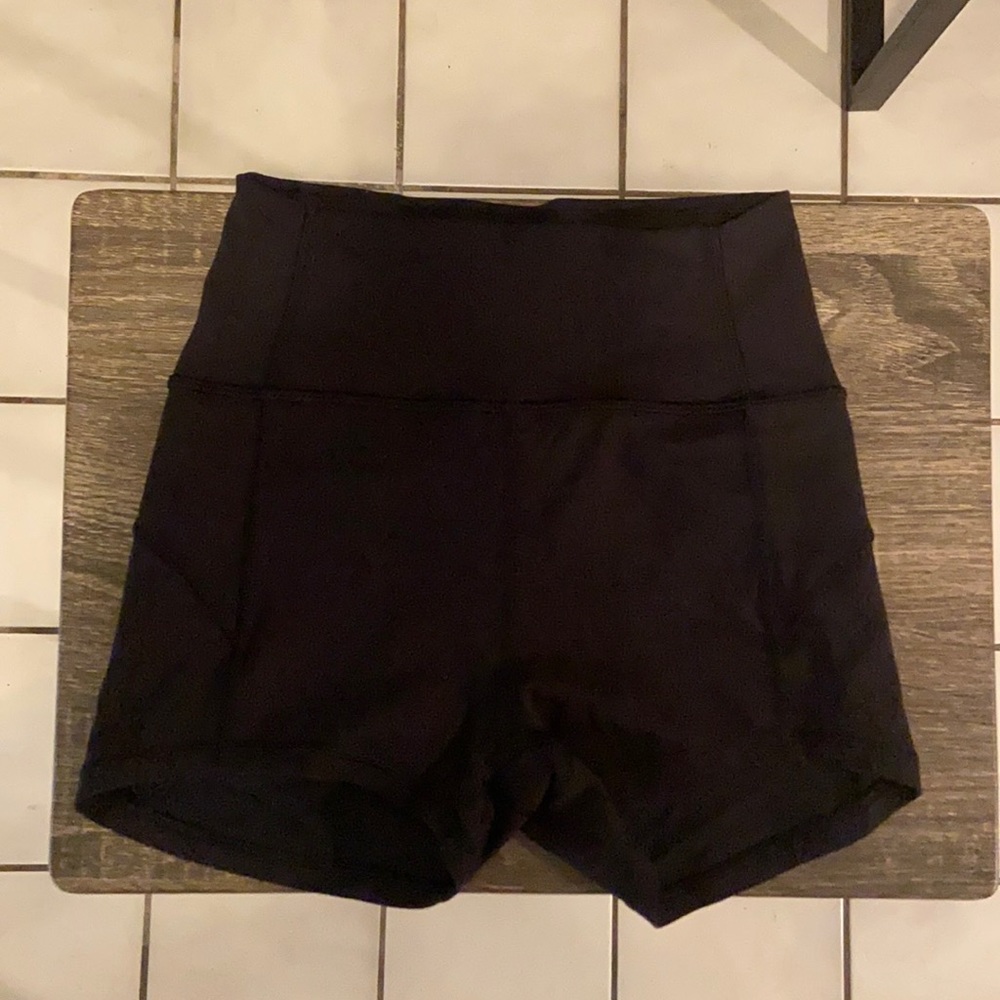 Lululemon high rise 2" align shorts - black size 2